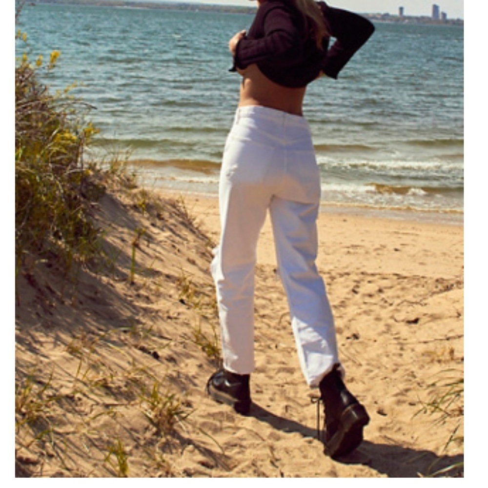 Agolde ‘90s jeans in white out